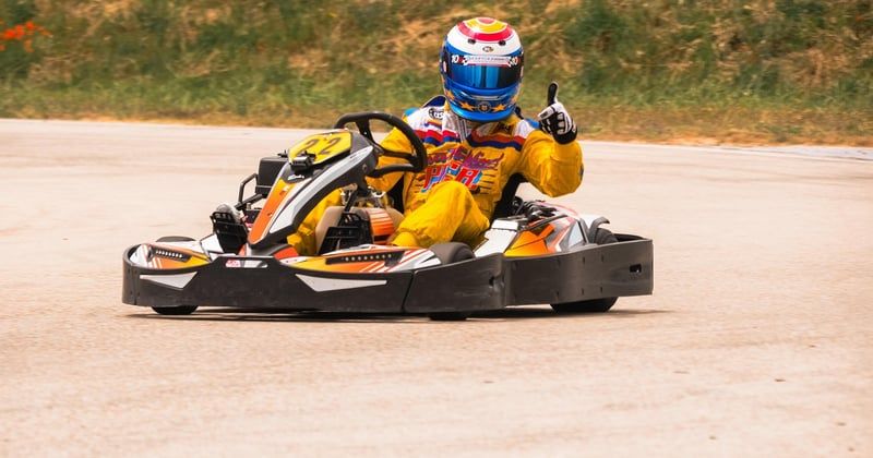 Pourquoi la position des mains sur le volant change tout en karting