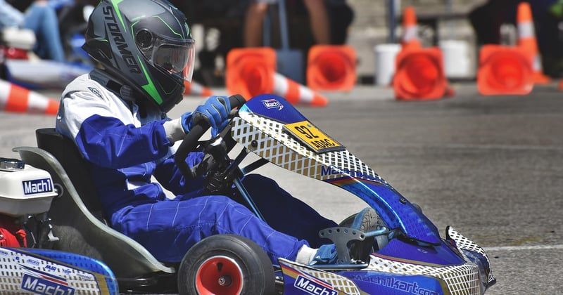 Maîtriser la lecture des virages en karting : les clés pour anticiper et gagner
