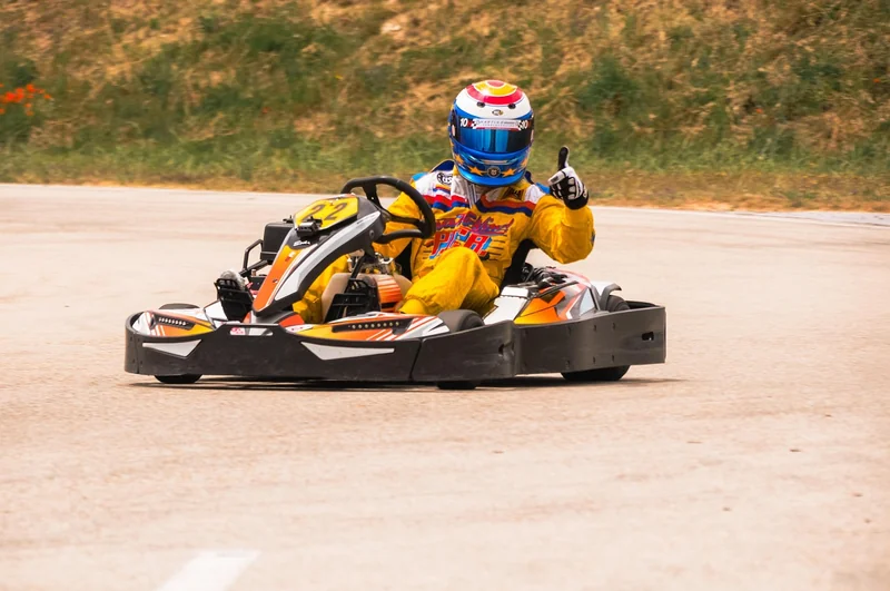 Compétences sociales et respect des règles : le karting en équipe